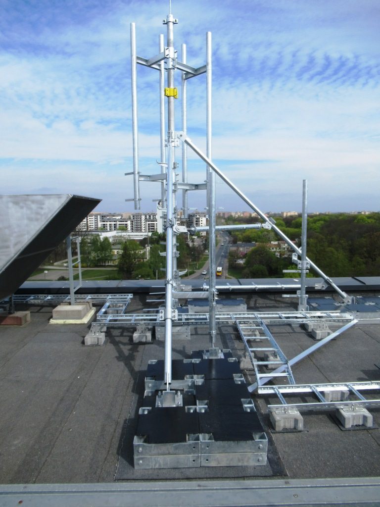 Budowa nowej instalacji radiokomunikacyjnej na dachu obiektu na ...